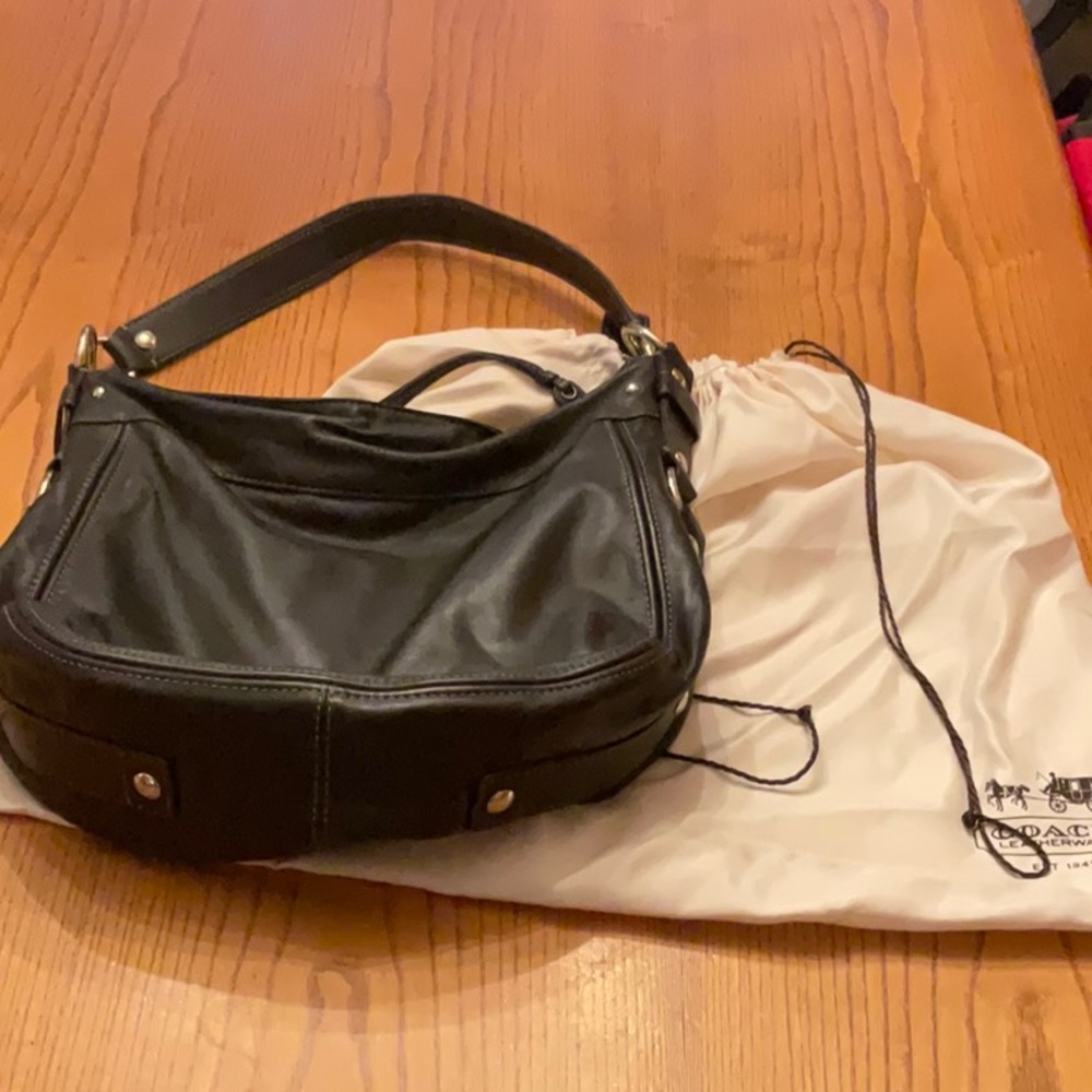 Coach leather shoulder bag with dust cover